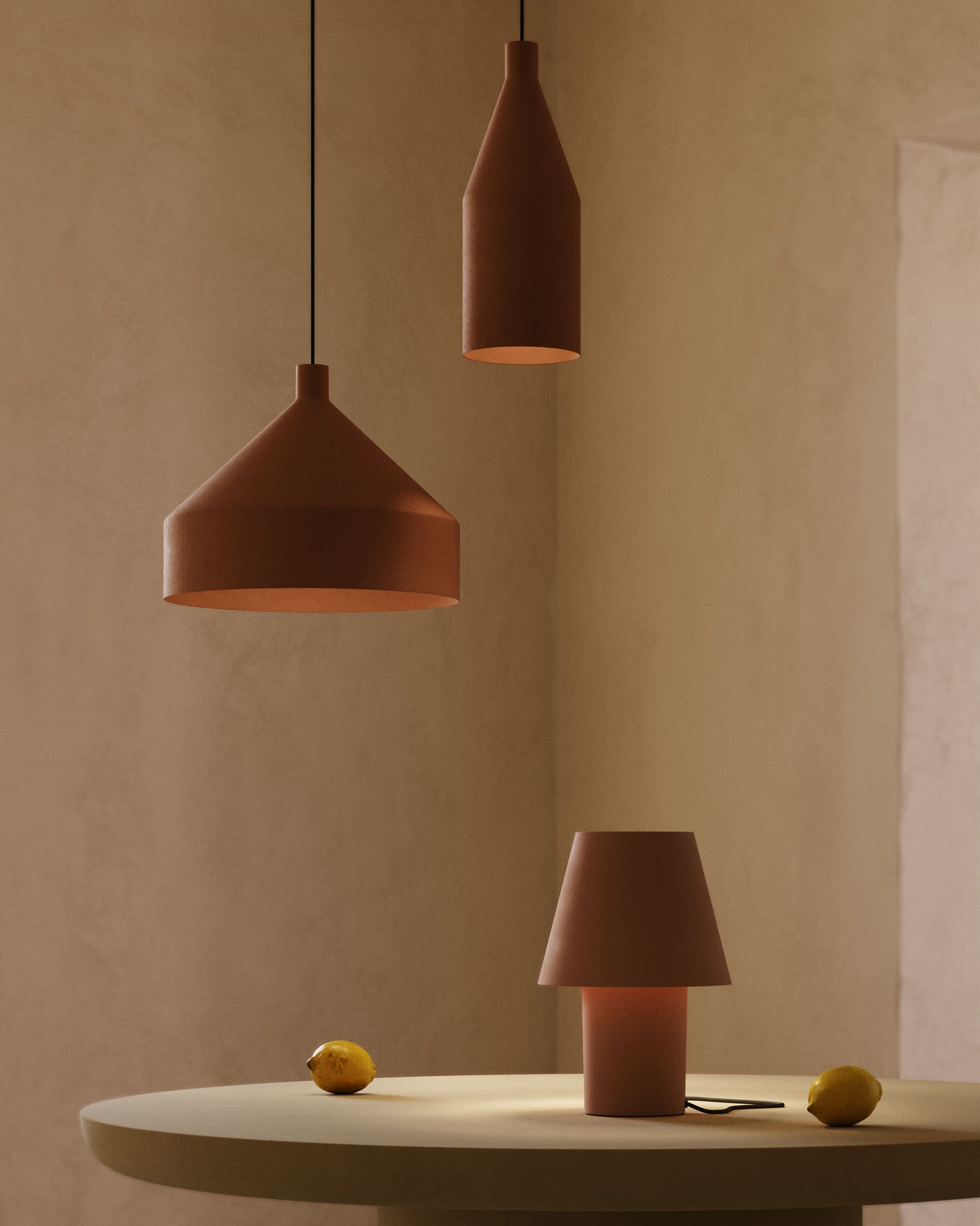 Lampada da tavolo Canapost in metallo verniciato color terracotta