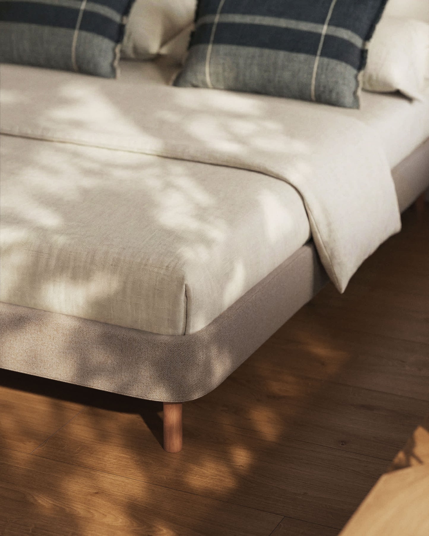 Base sfoderabile Ofelia marrone con gambe in legno massiccio di faggio per materasso da 180 x 200 cm