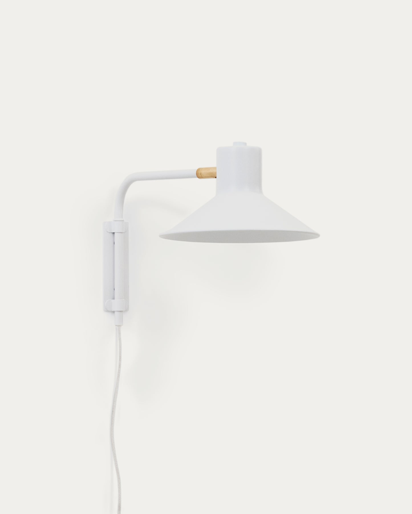 Lampada piccola da parete Aria in acciaio con finitura bianca