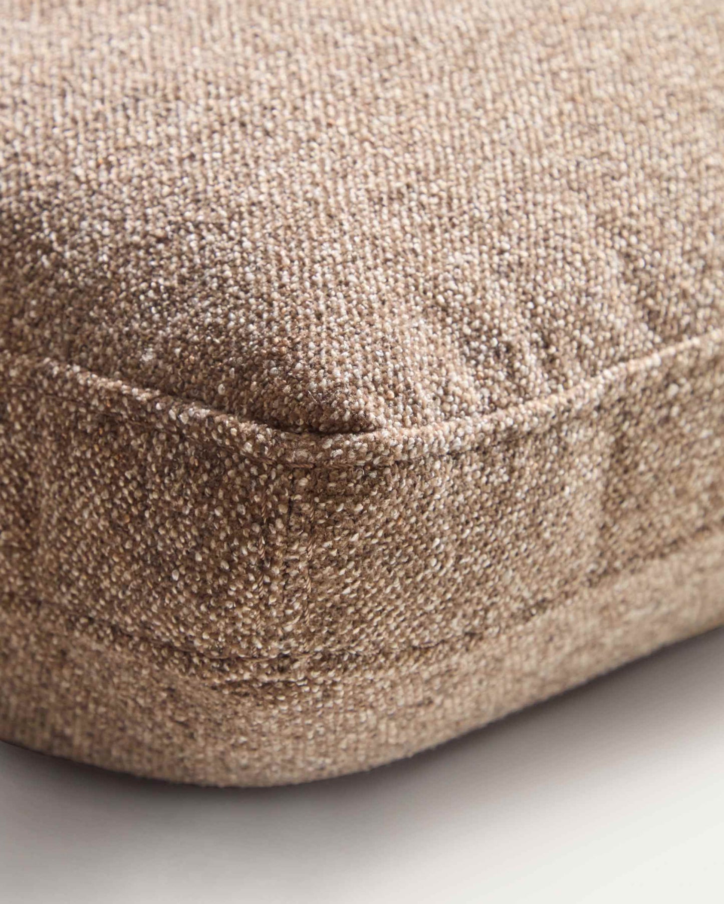 Cuscino Blok in ciniglia marrone 60 x 60 cm