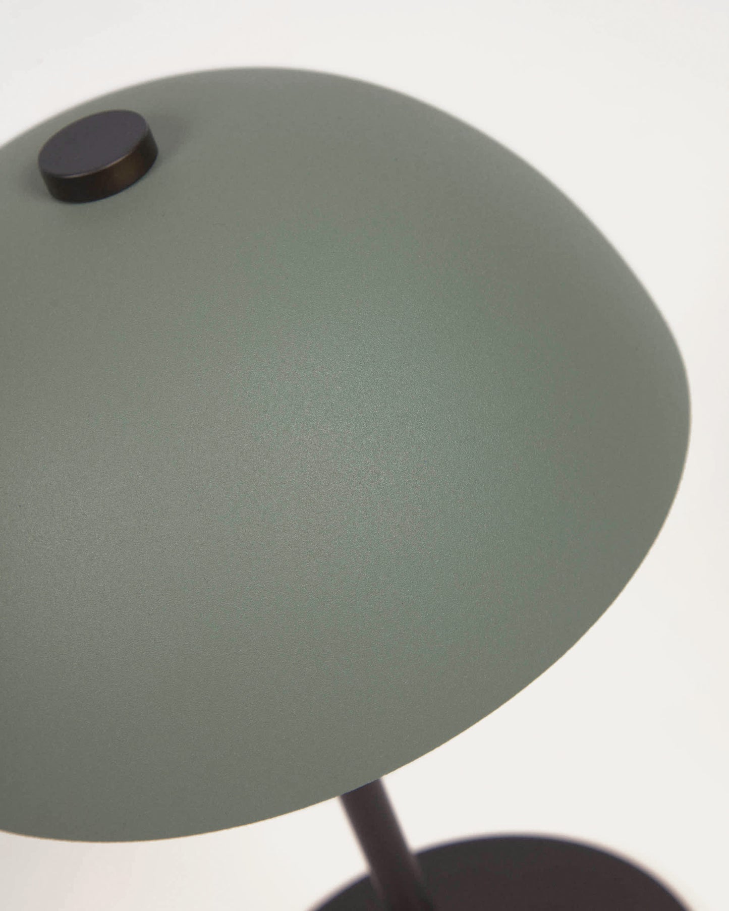 Lampada da tavolo Aleyla in metallo con finitura verde