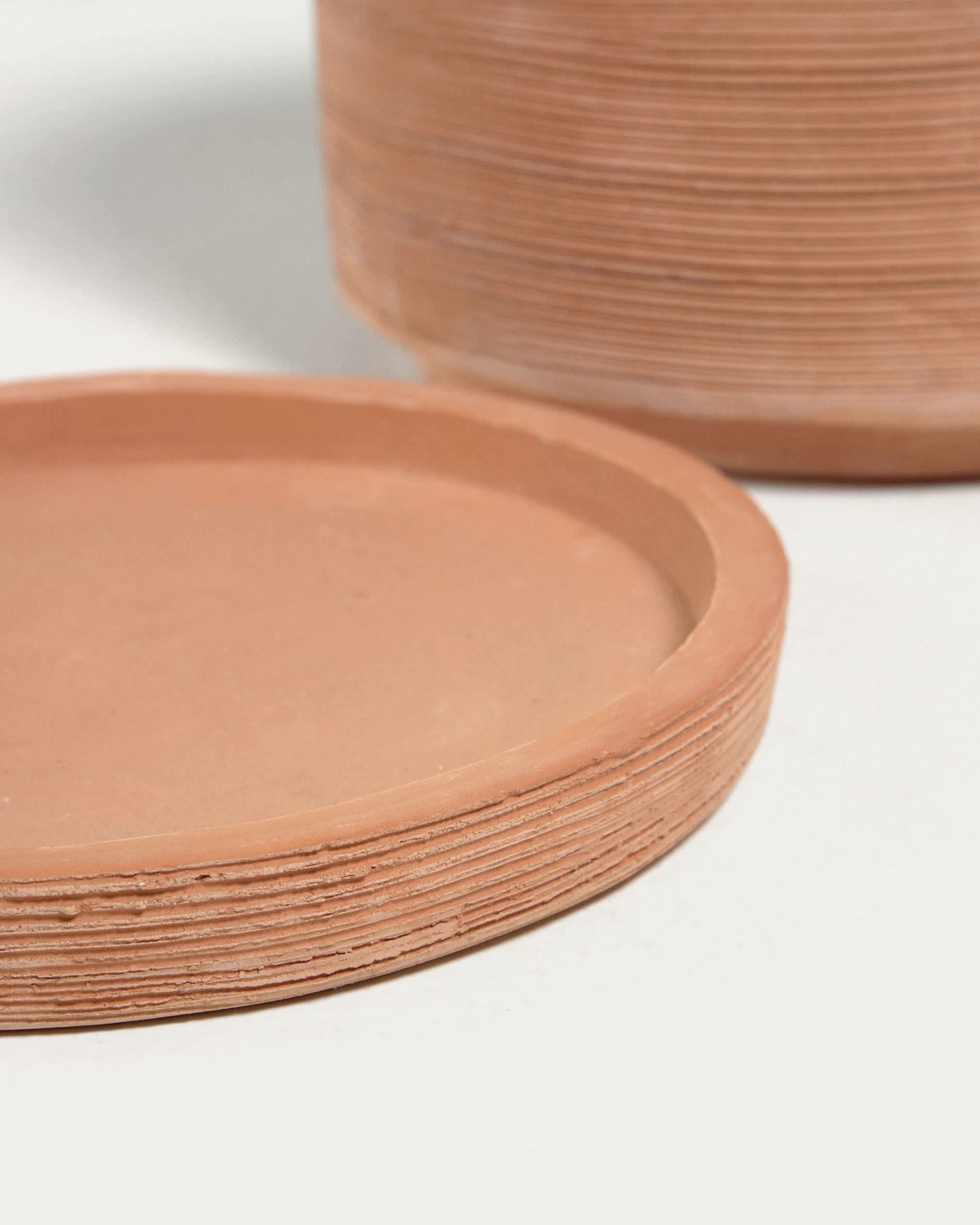 Set Karlina di 2 vasi con piattino in terracotta