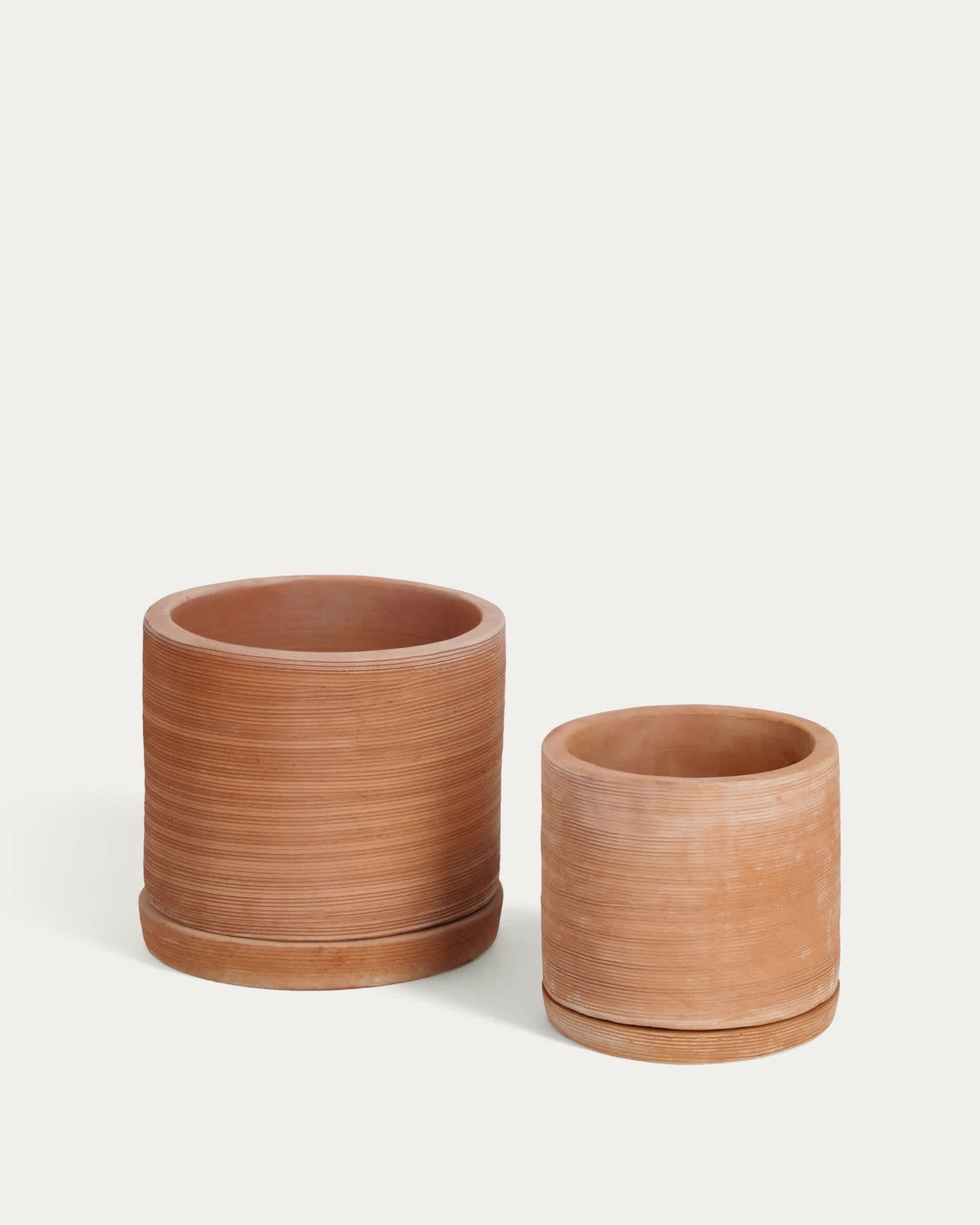 Set Karlina di 2 vasi con piattino in terracotta