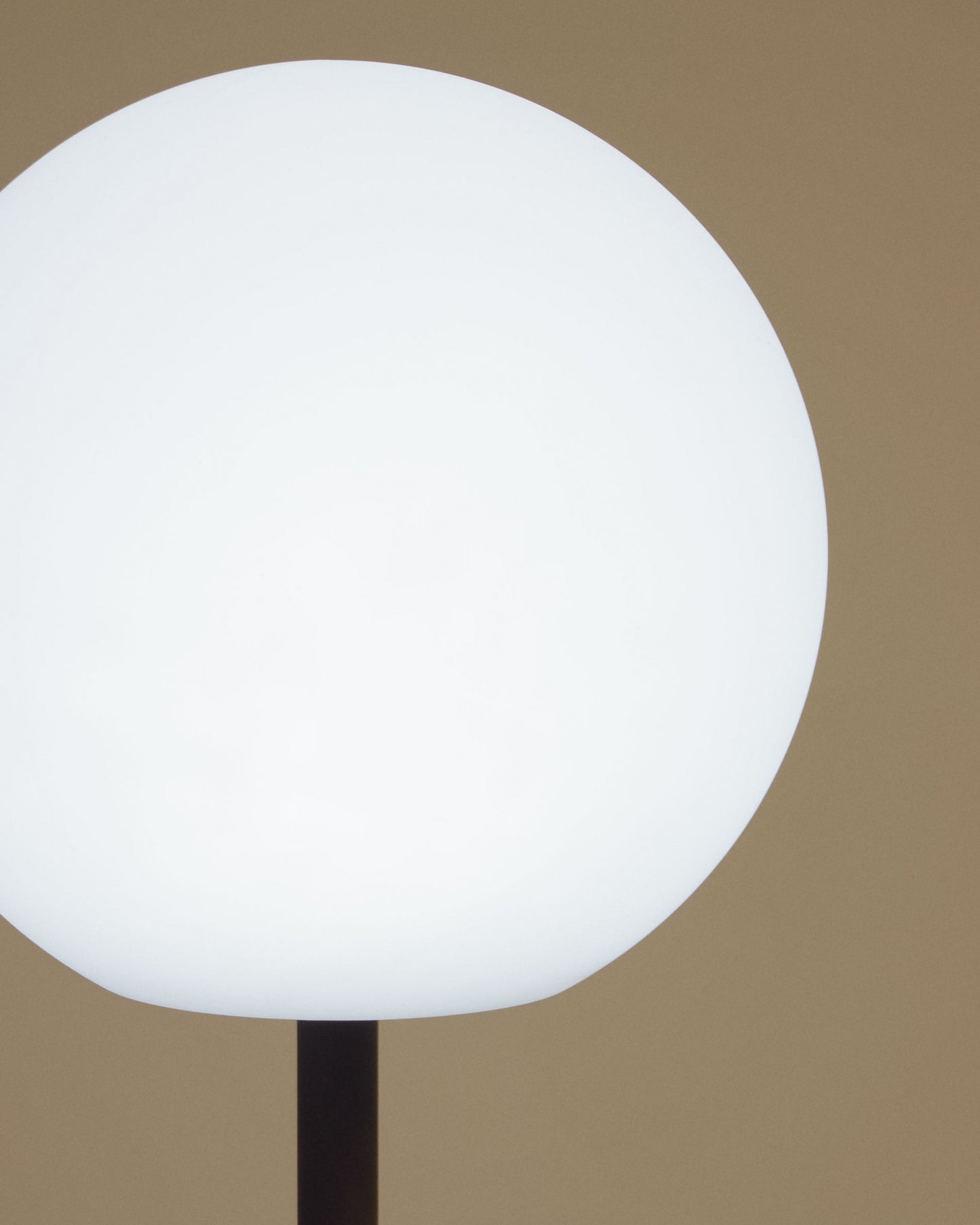 Lampada da tavolo da esterno Dinesh in acciaio nero