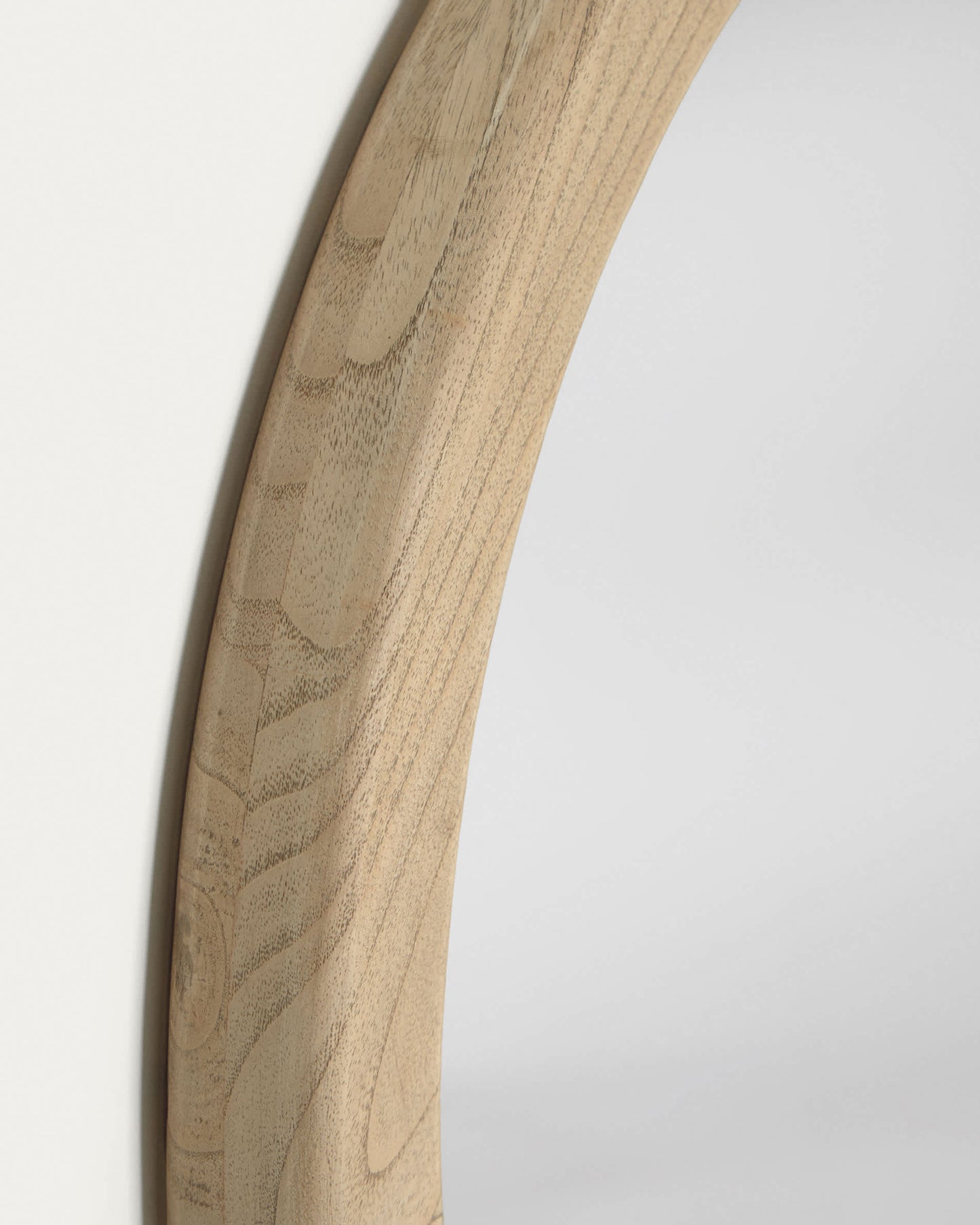 Specchio rotondo Alum in legno massello di mindi Ø 50 cm