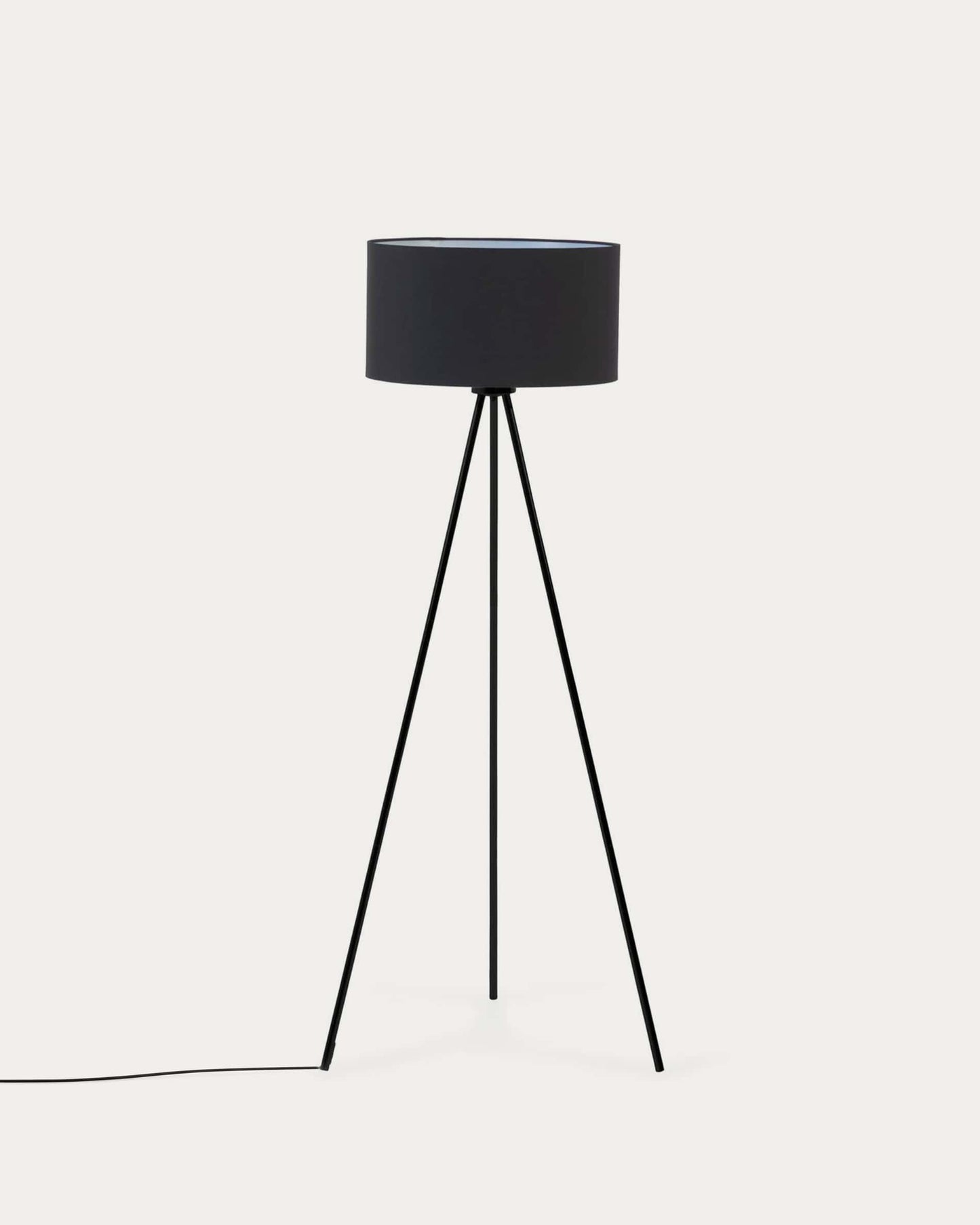 Lampada da terra Ikia in metallo con finitura nera