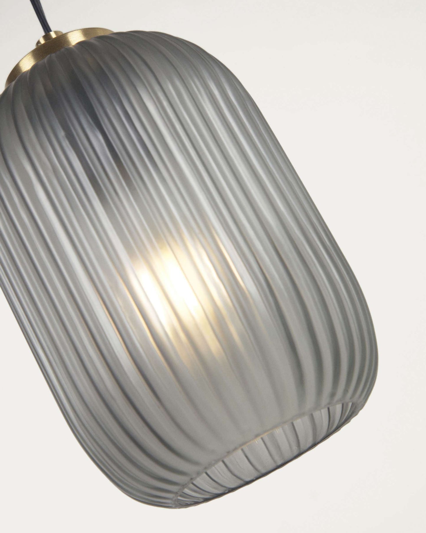 Lampada Hestia in metallo con finitura ottone e vetro grigio