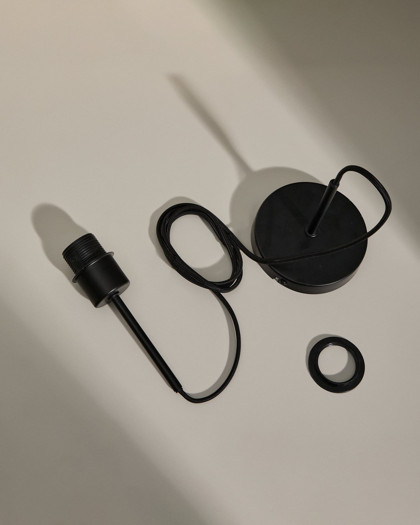 Supporto per lampada da soffitto Fulvia realizzata in metallo con finitura nera 150 cm