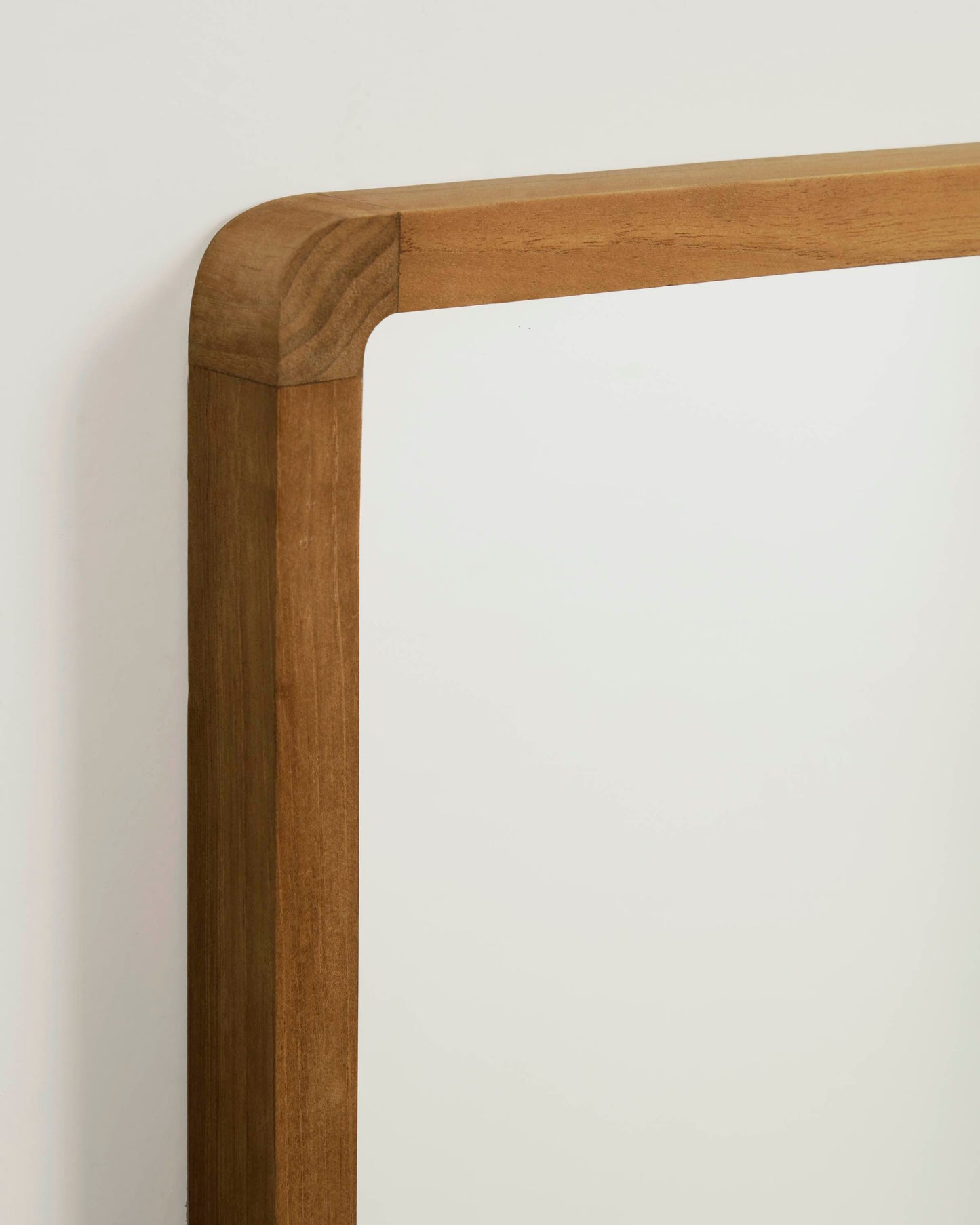 Specchio Shamel in legno massello di teak finitura noce 45 x 70 cm