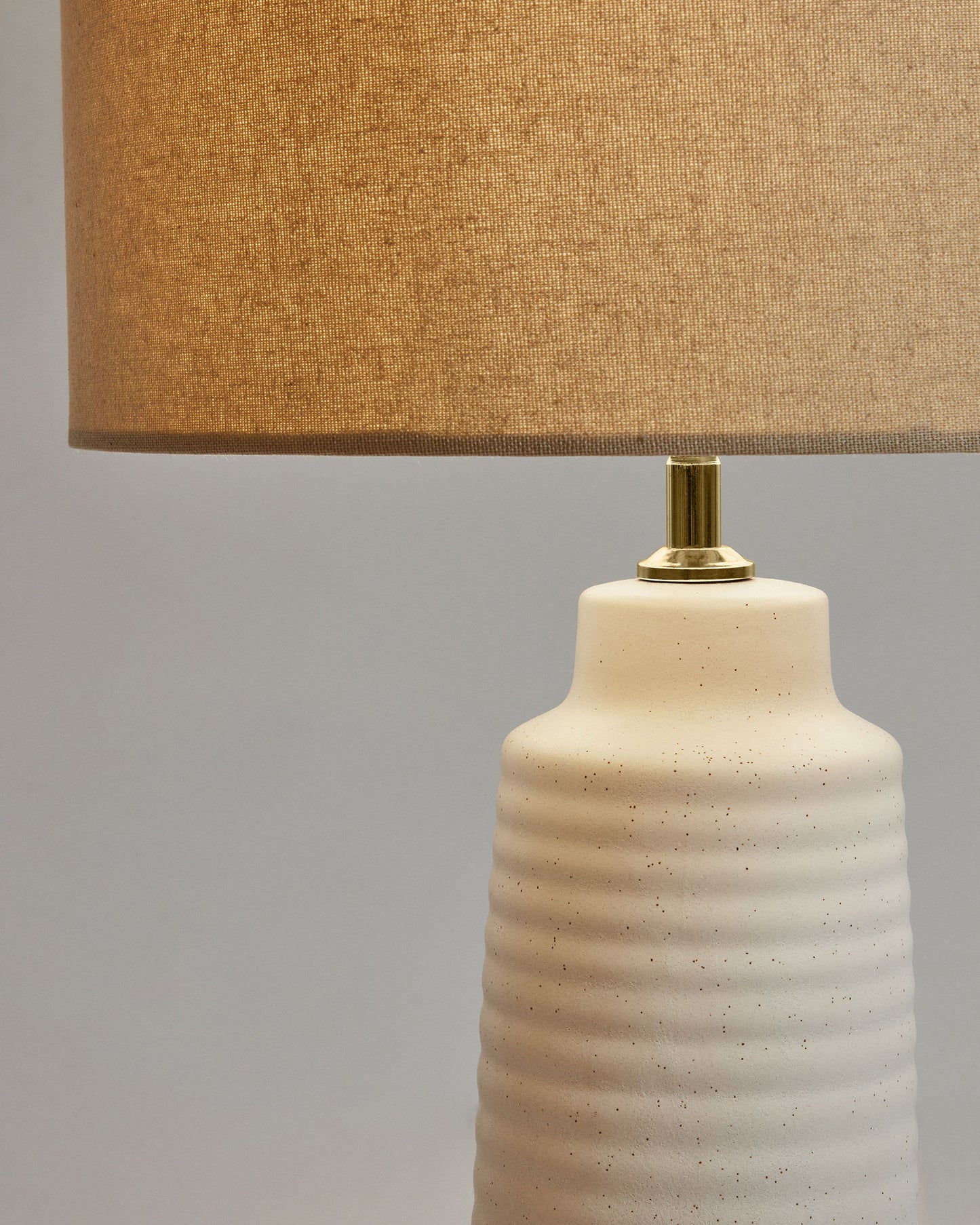 Lampada da tavolo Mijal in ceramica finitura bianca