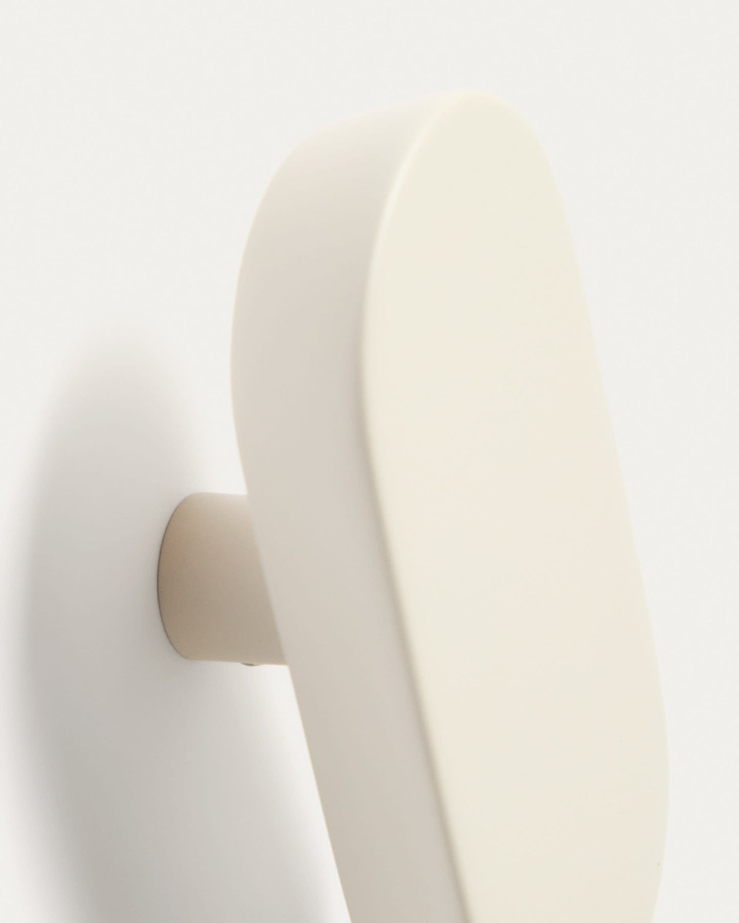 Set Arely di 2 appendini in legno massiccio di faggio con finitura laccata beige 6,5 cm/10 cm