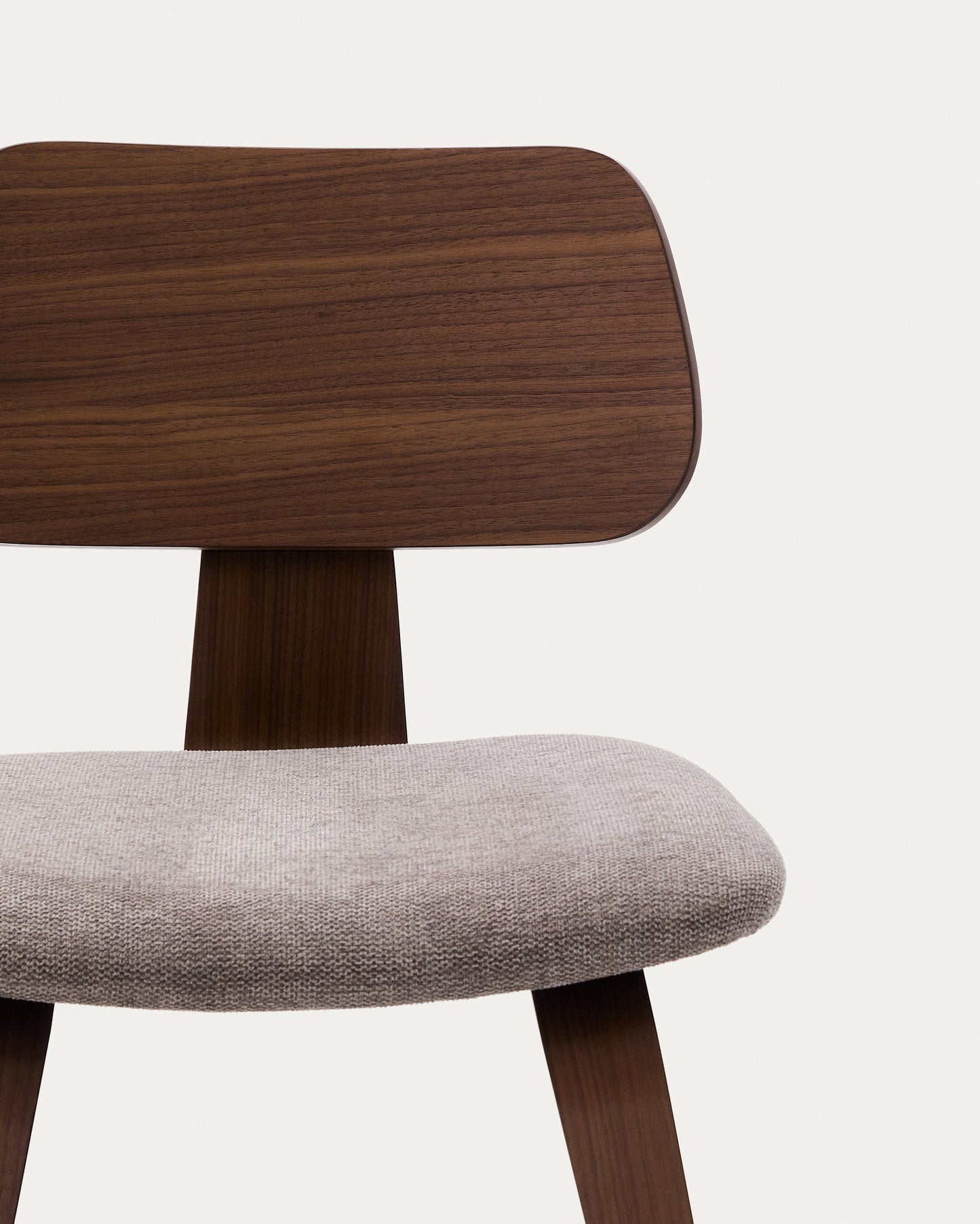 Sedia Gena in chenille beige struttura in impiallacciatura di noce