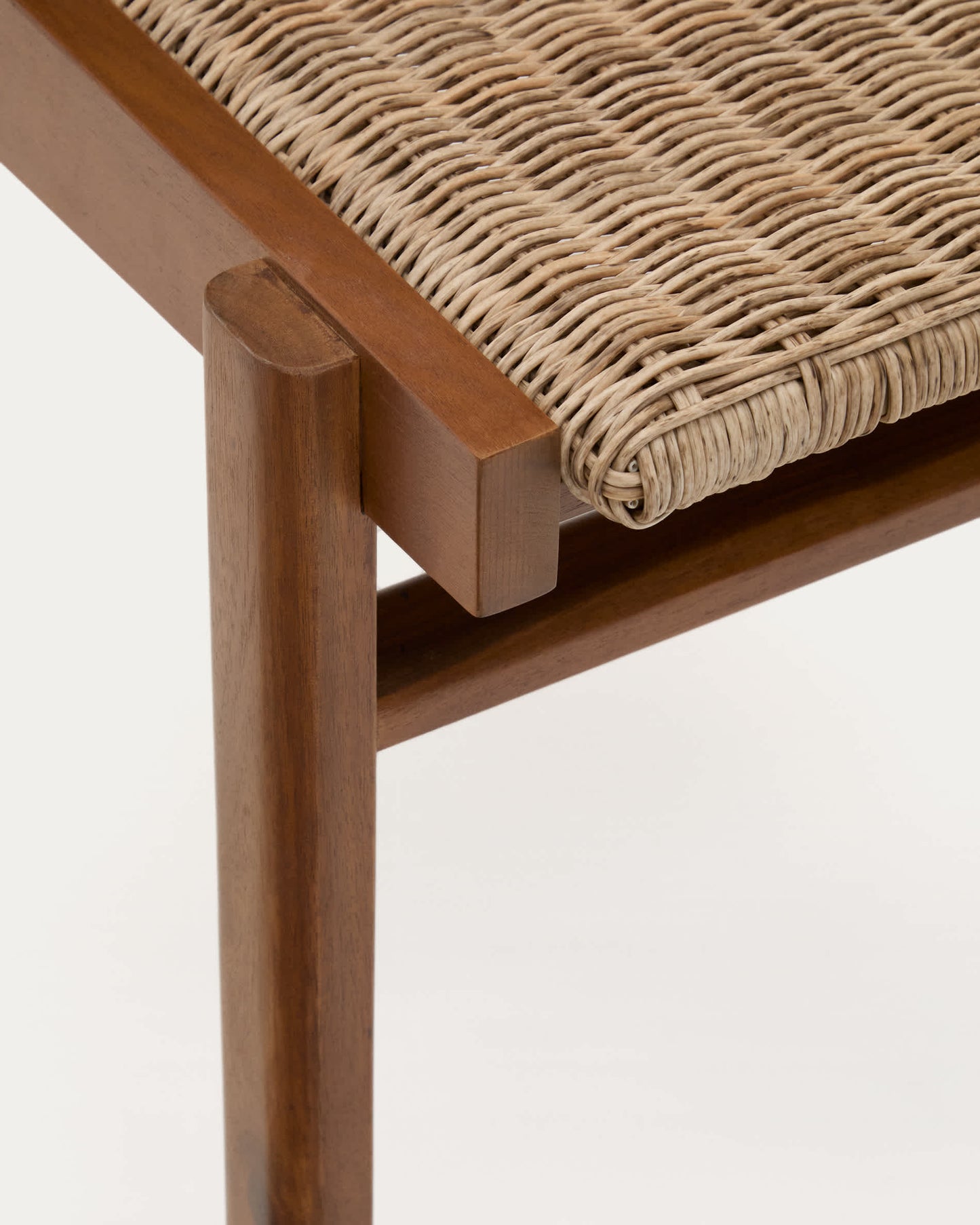 Sedia Itani in legno massiccio di acacia e rattan sintetico