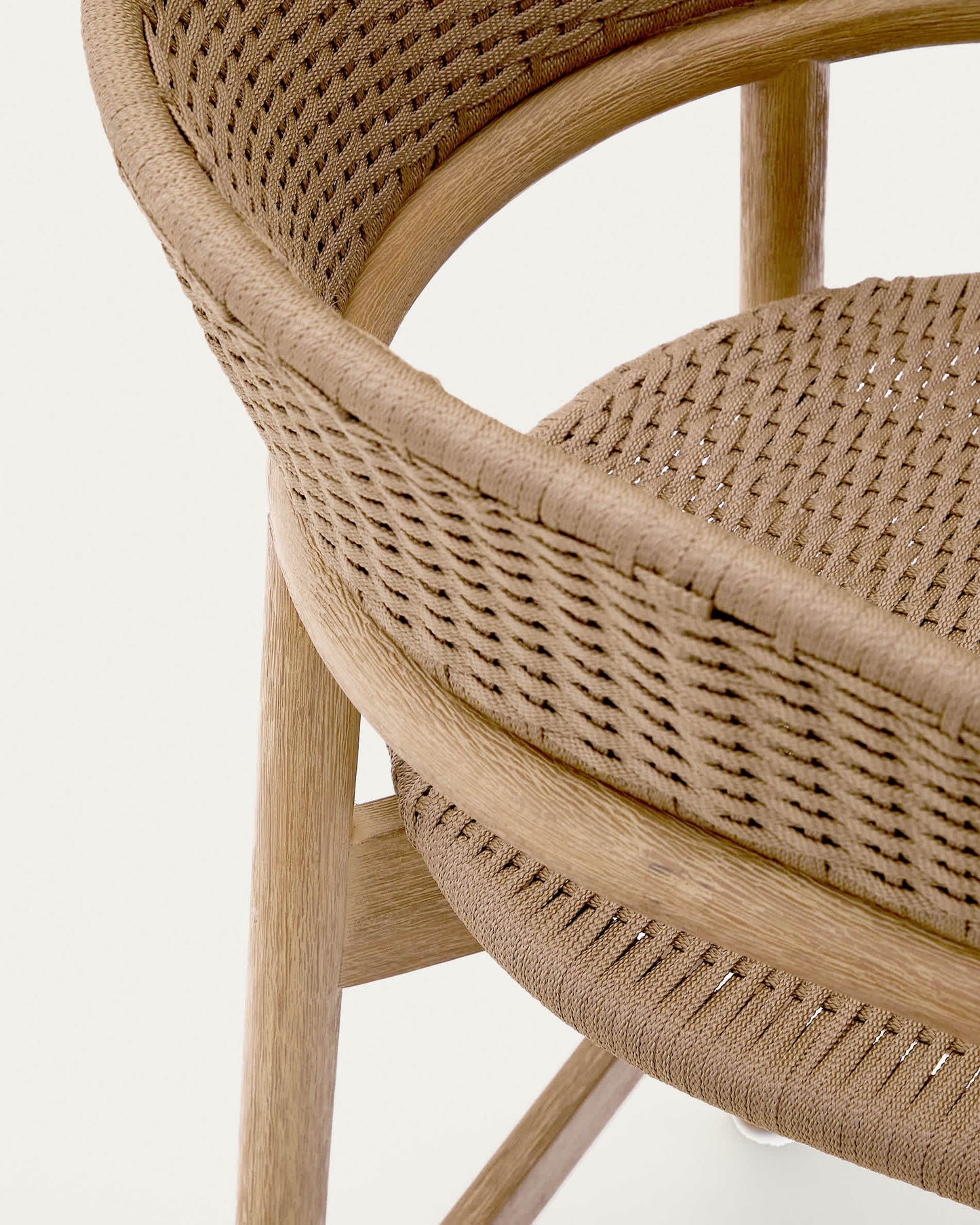 Sgabello Arinella in legno massiccio di acacia con finitura naturale e corda beige 65 cm