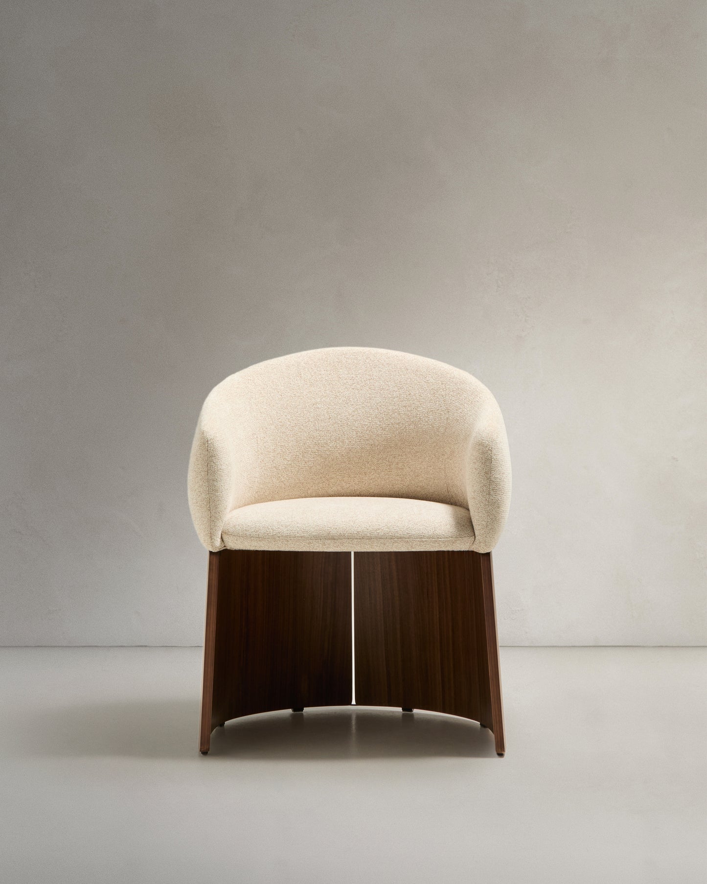 Sedia Bosca in ciniglia beige e impiallacciatura in noce