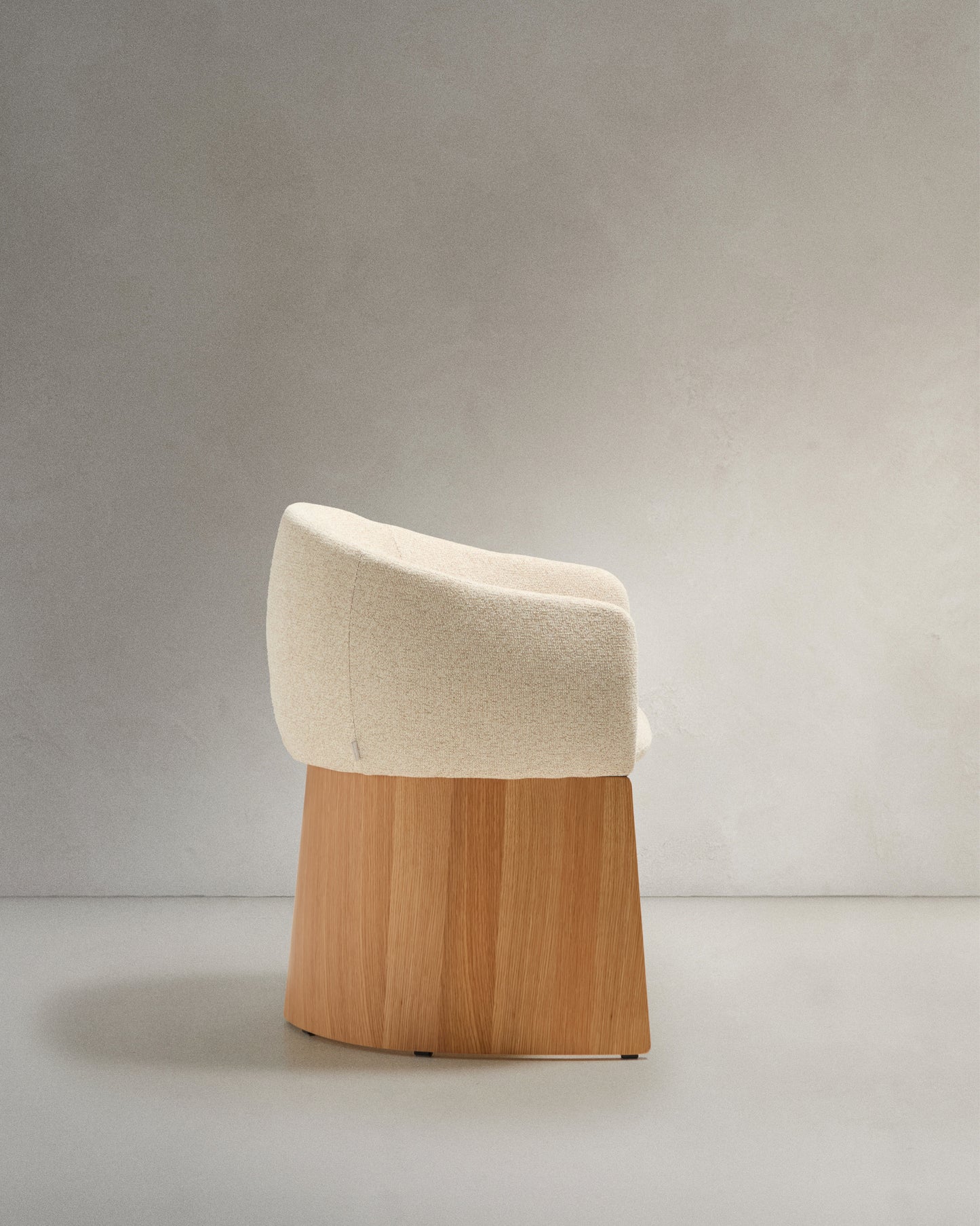 Sedia Bosca in ciniglia beige e impiallacciatura in rovere