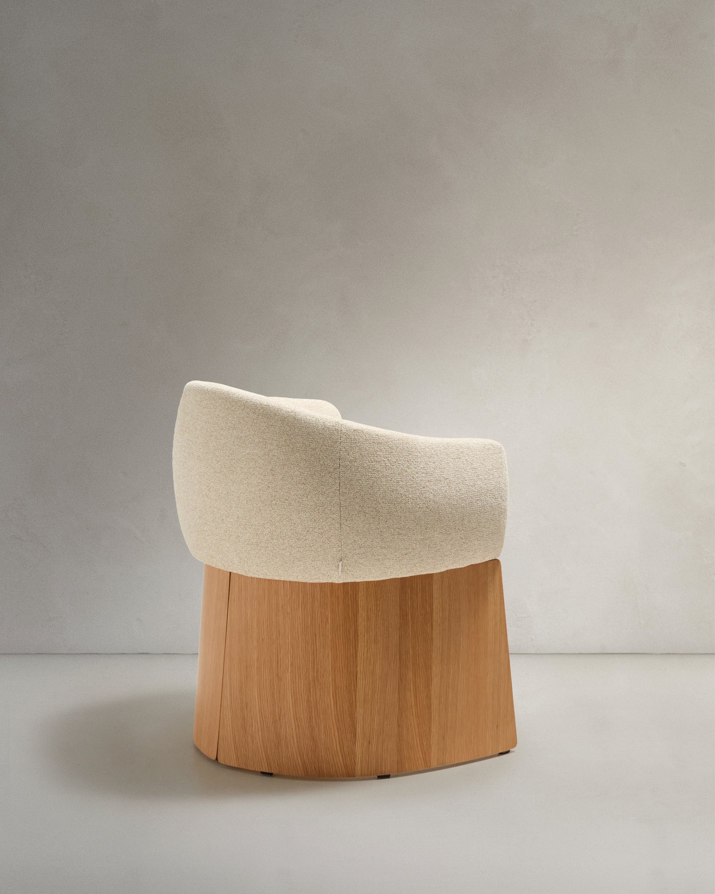 Sedia Bosca in ciniglia beige e impiallacciatura in rovere
