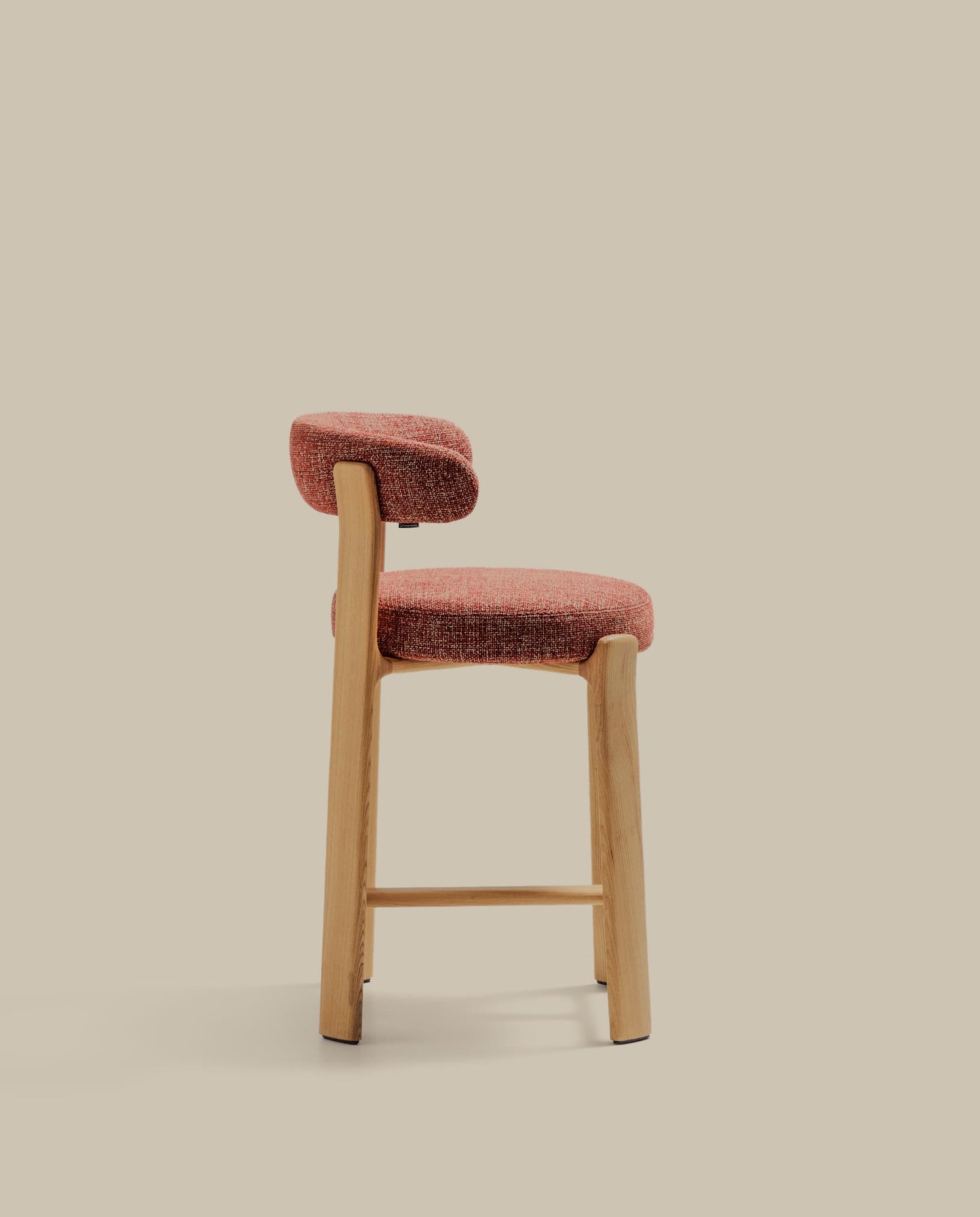 Sgabello Granite in ciniglia terracotta e legno massiccio di frassino con finitura in tonalità naturale 65 cm