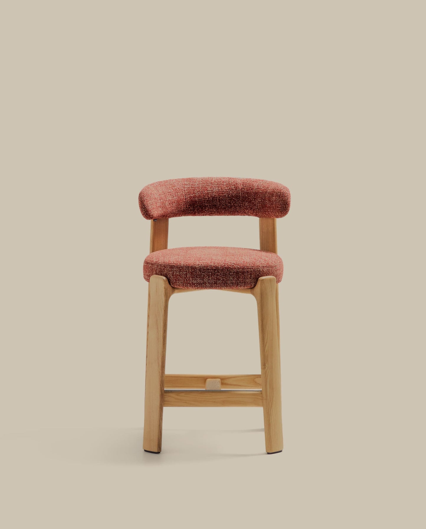 Sgabello Granite in ciniglia terracotta e legno massiccio di frassino con finitura in tonalità naturale 65 cm