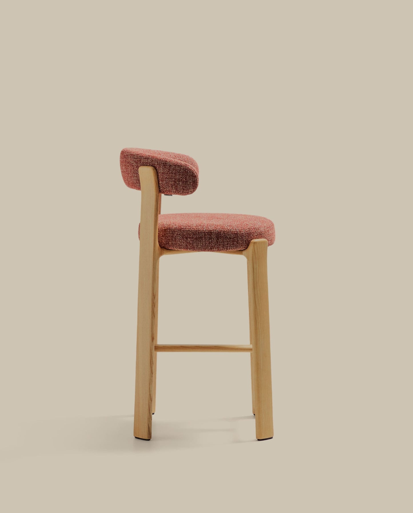 Sgabello Granite in ciniglia terracotta e legno massiccio di frassino con finitura in tonalità naturale 75 cm