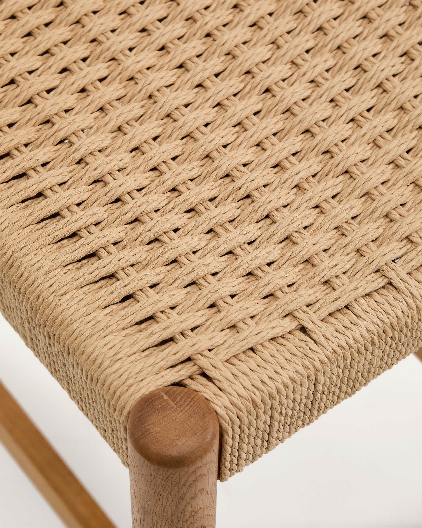 Sgabello Analy schienale legno massello di rovere finitura tono naturale e seduta corda 65 cm