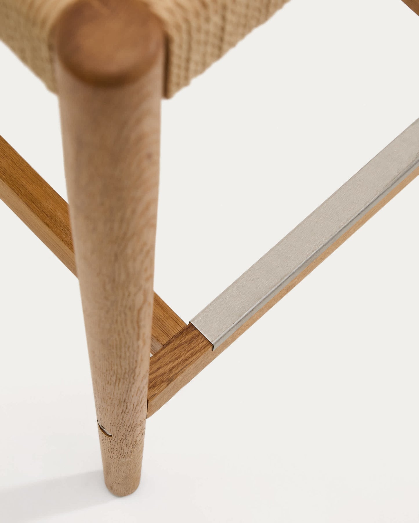 Sgabello Analy schienale legno massello di rovere finitura tono naturale e seduta corda 65 cm
