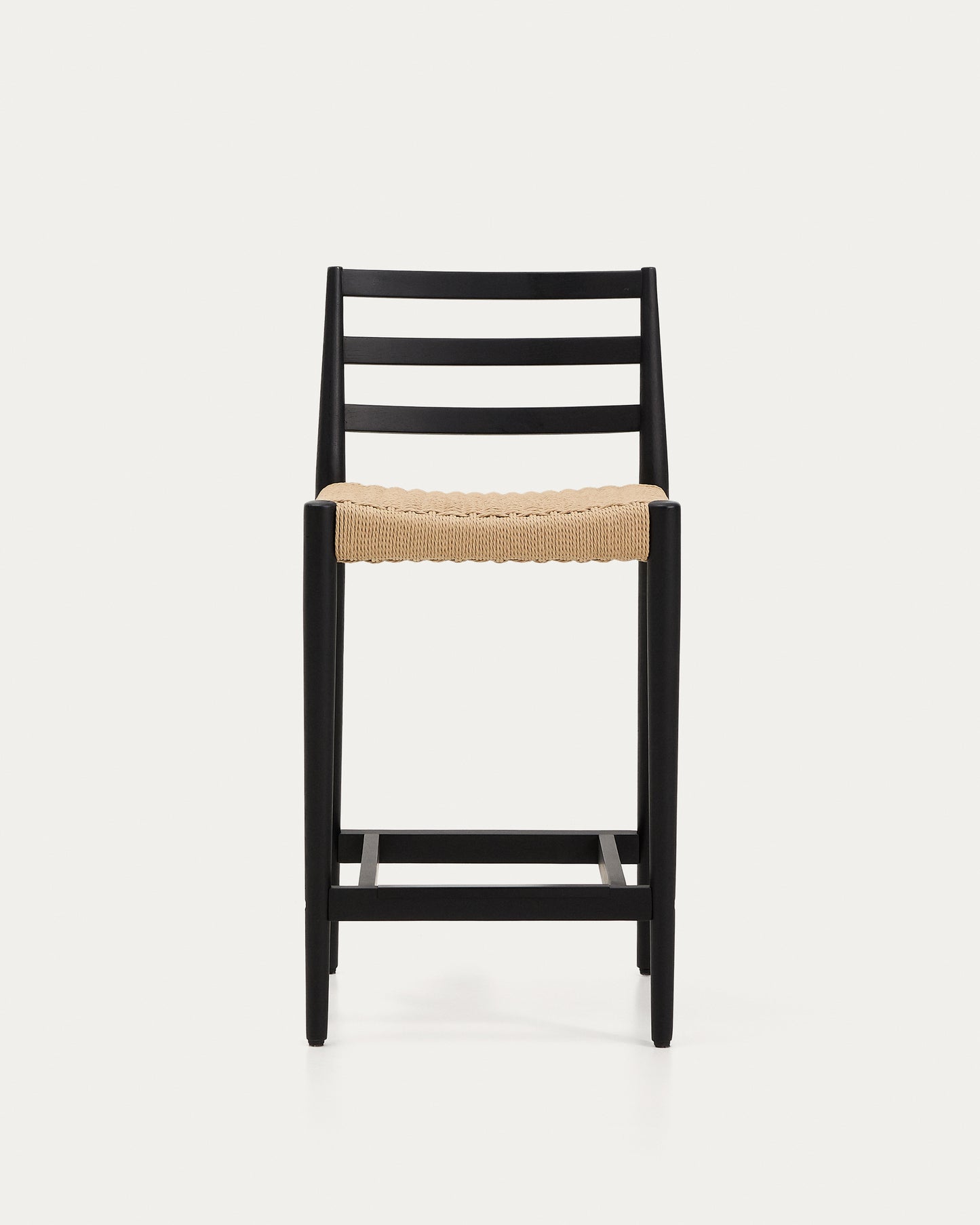 Sgabello Analy con schienale in legno massello di rovere con finitura in nero e seduta in corda da 65 cm