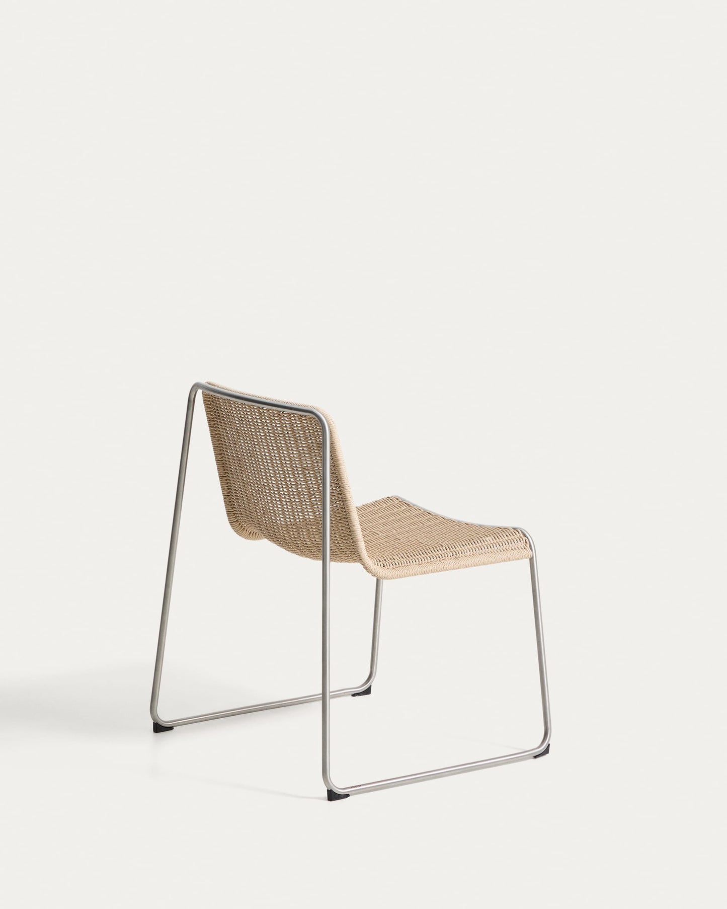 Sedia impilabile Tavari in corda sintetica beige e acciaio inox spazzolato