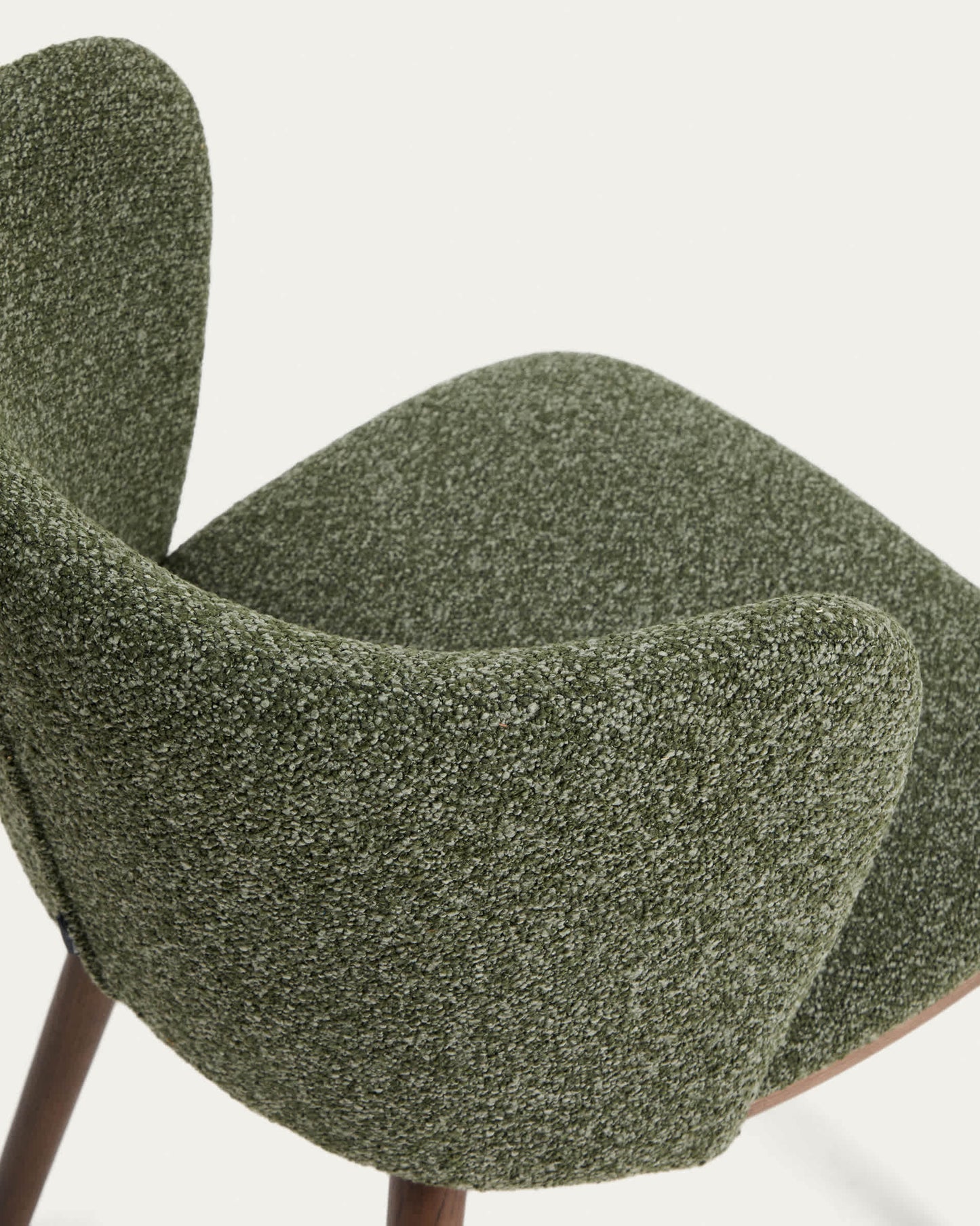 Sedia Ciselia in ciniglia spessa verde scuro e gambe in legno massiccio di frassino con finitura noce