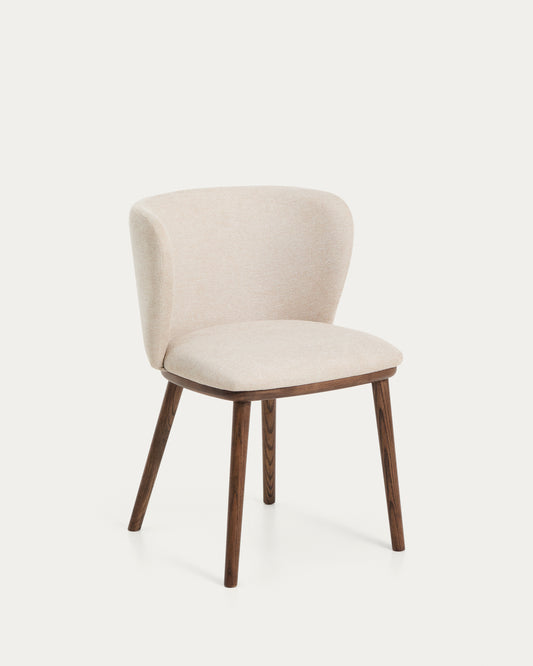 Sedia Ciselia in ciniglia beige e gambe in legno massiccio di frassino con finitura noce