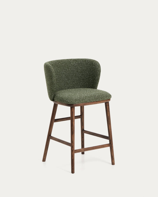 Sgabello Ciselia in ciniglia spessa verde scuro e gambe in legno massiccio di frassino con finitura noce 65 cm