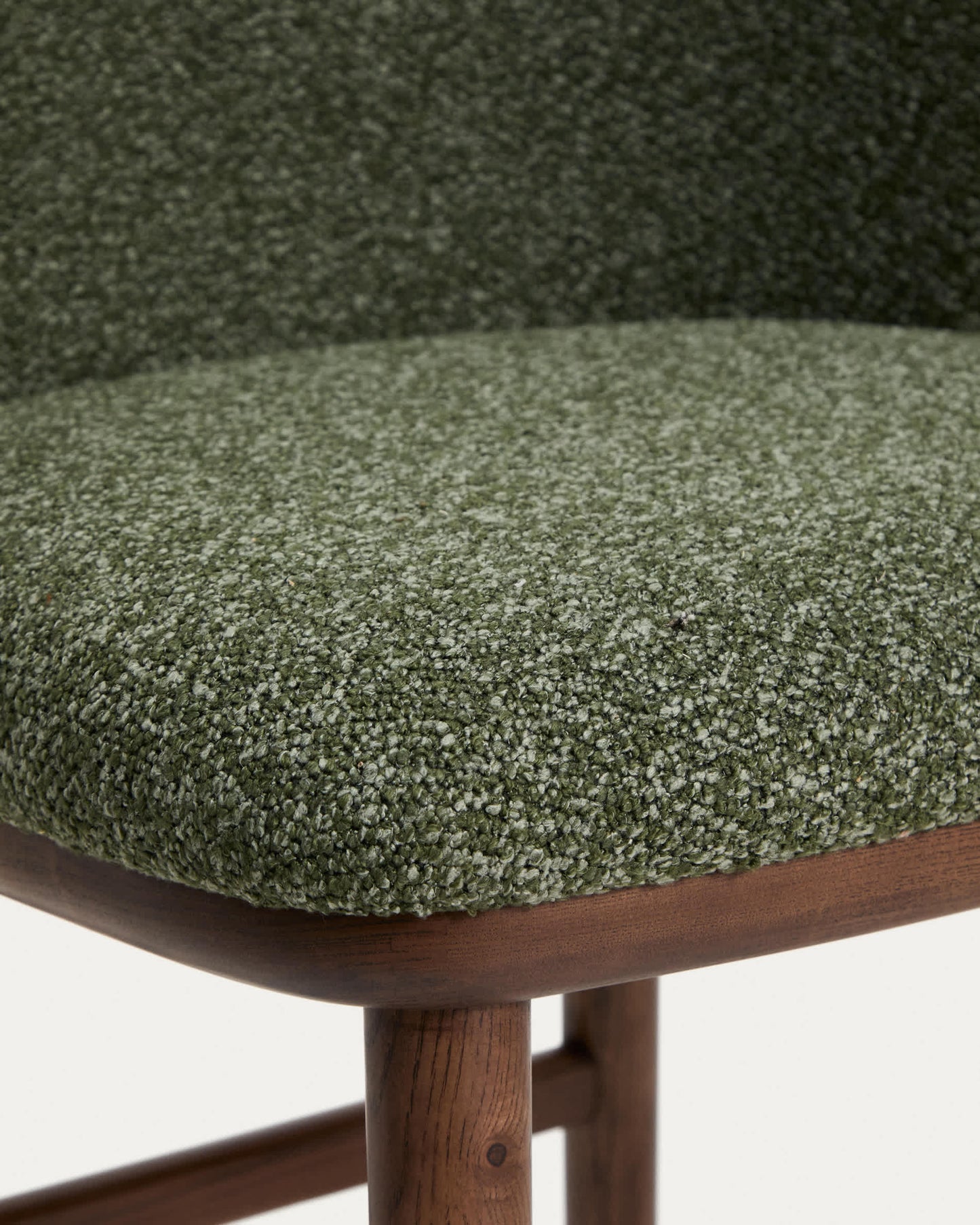 Sgabello Ciselia in ciniglia spessa verde scuro e gambe in legno massiccio di frassino con finitura noce 75 cm