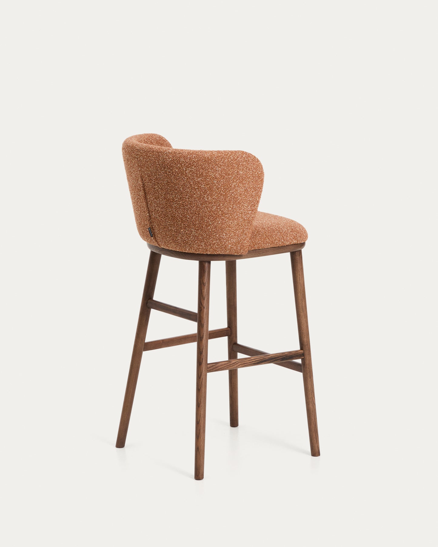Sgabello Ciselia in ciniglia spessa terracotta e gambe in legno massiccio di frassino con finitura noce 75 cm