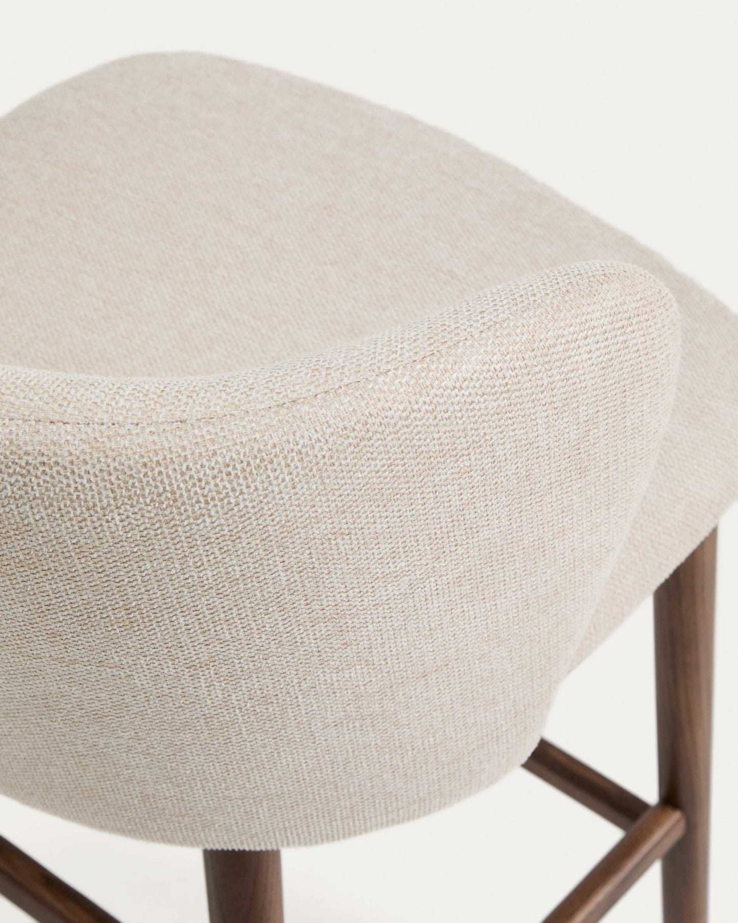 Sgabello Ciselia in ciniglia beige e gambe in legno massiccio di frassino con finitura noce 75 cm