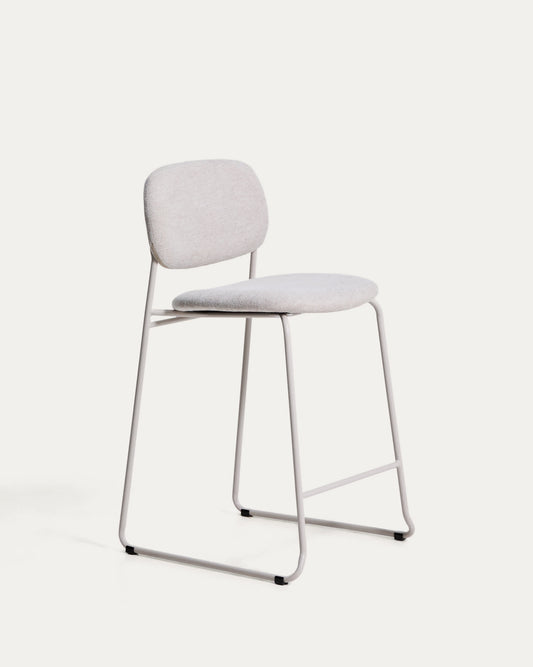 Sgabello impilabile Meli in ciniglia beige con gambe in metallo beige FSC Mix Credit 65 cm