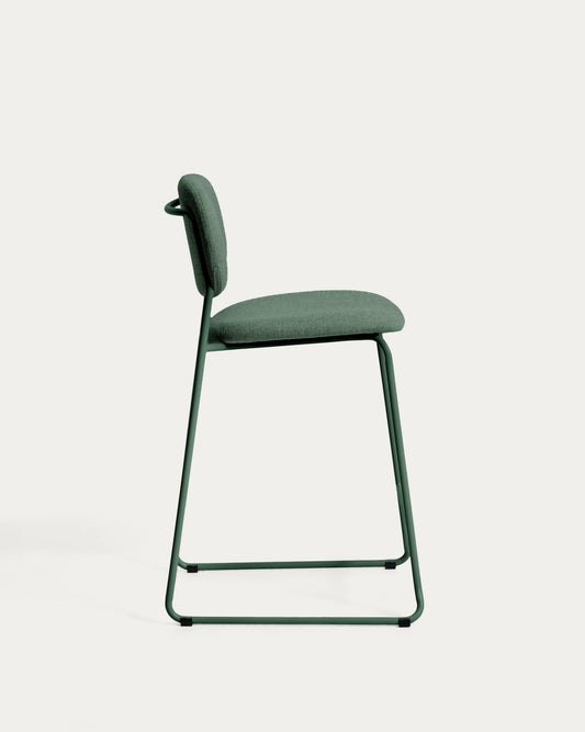 Sgabello impilabile Meli in ciniglia verde e gambe in metallo verde FSC Mix Credit 65 cm