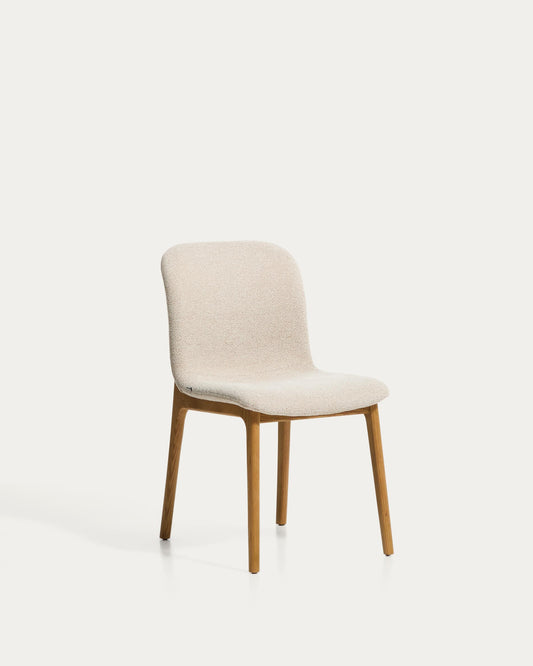 Sedia Elnor in ciniglia beige con gambe in legno massello di rovere con finitura naturale