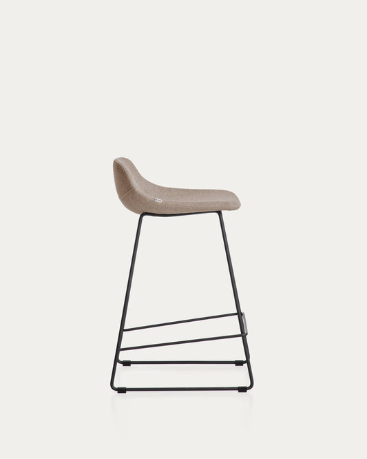 Sgabello Zahara in ciniglia marrone con gambe in acciaio rifinito in nero 65 cm FSC 100%