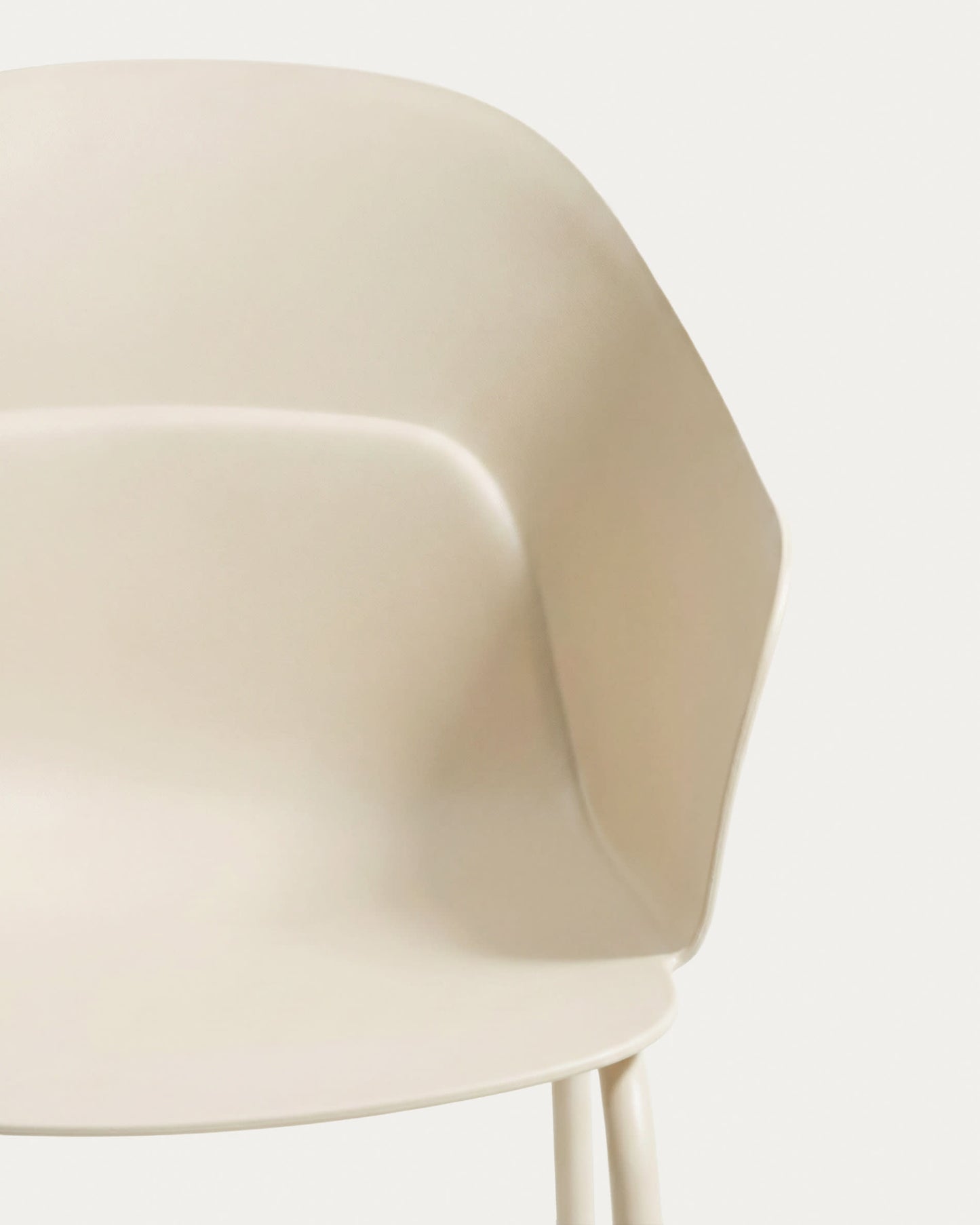 Sedia Sanile con gambe in acciaio con finitura beige
