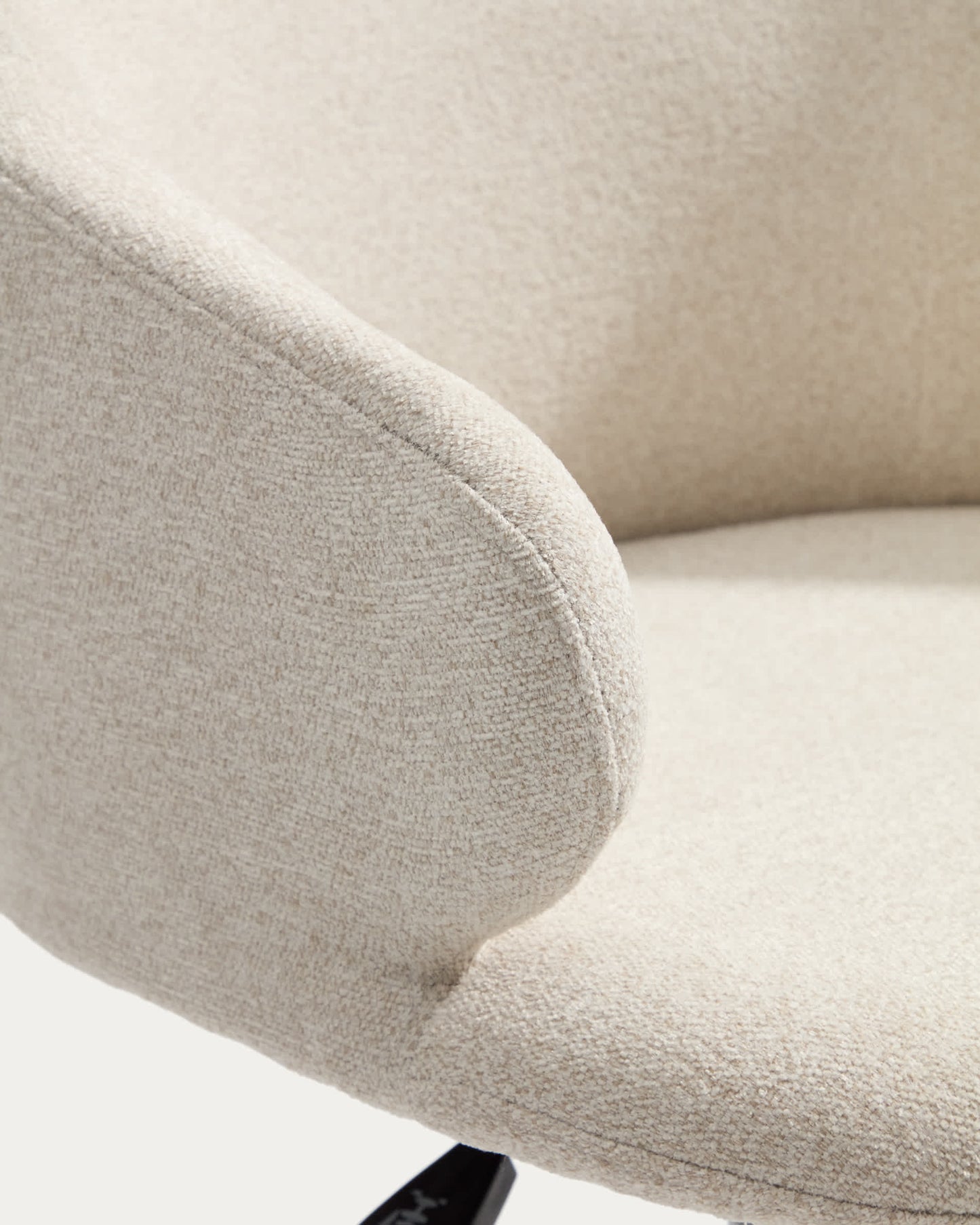 Sedia da scrivania Einara in ciniglia beige e gambe in acciaio nero