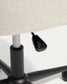 Sedia da scrivania Einara in ciniglia beige e gambe in acciaio nero