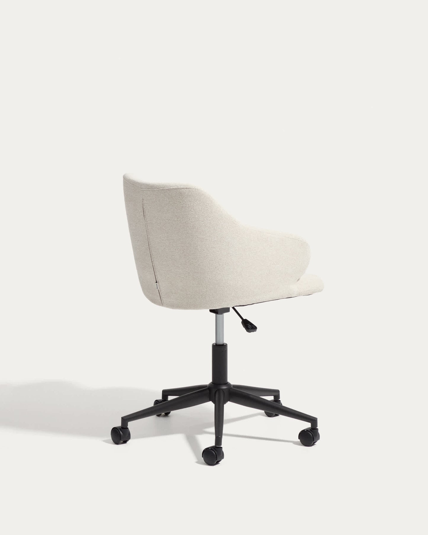 Sedia da scrivania Einara in ciniglia beige e gambe in acciaio nero
