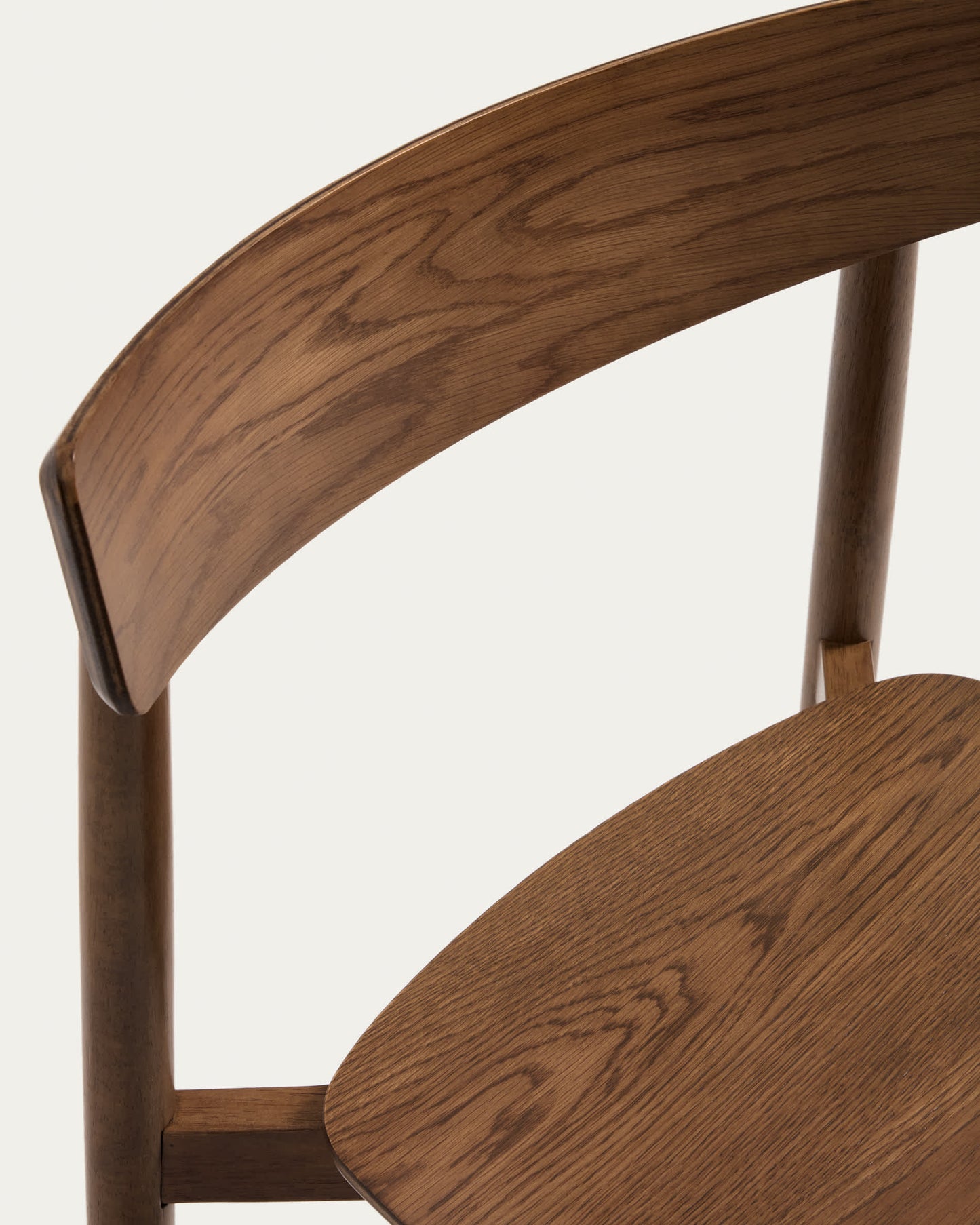 Sedia Evera in impiallacciato di rovere con finitura noce