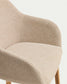 Sedia Meila con braccioli in ciniglia beige e gambe in rovere massiccio con finitura naturale