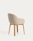 Sedia Meila con braccioli in ciniglia beige e gambe in rovere massiccio con finitura naturale