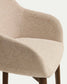 Sedia Meila con braccioli in ciniglia beige e gambe in rovere massiccio con finitura noce