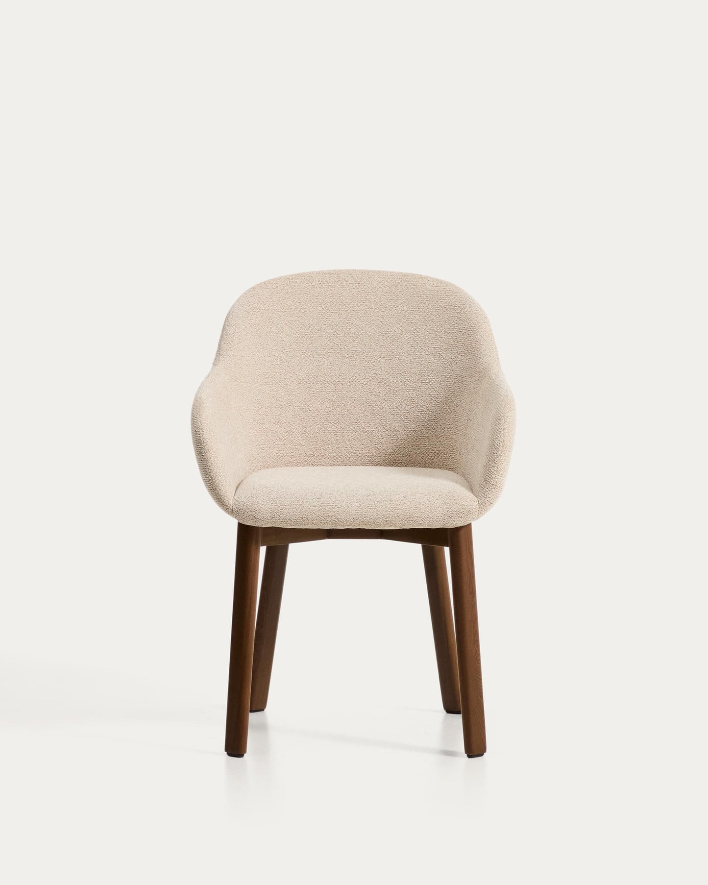 Sedia Meila con braccioli in ciniglia beige e gambe in rovere massiccio con finitura noce