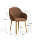 Sedia Meila con braccioli in ciniglia terracotta e gambe in rovere massiccio con finitura naturale