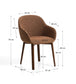 Sedia Meila con braccioli in ciniglia terracotta e gambe in rovere massiccio con finitura noce