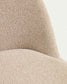 Sedia Meila in ciniglia beige e gambe in rovere massiccio con finitura naturale